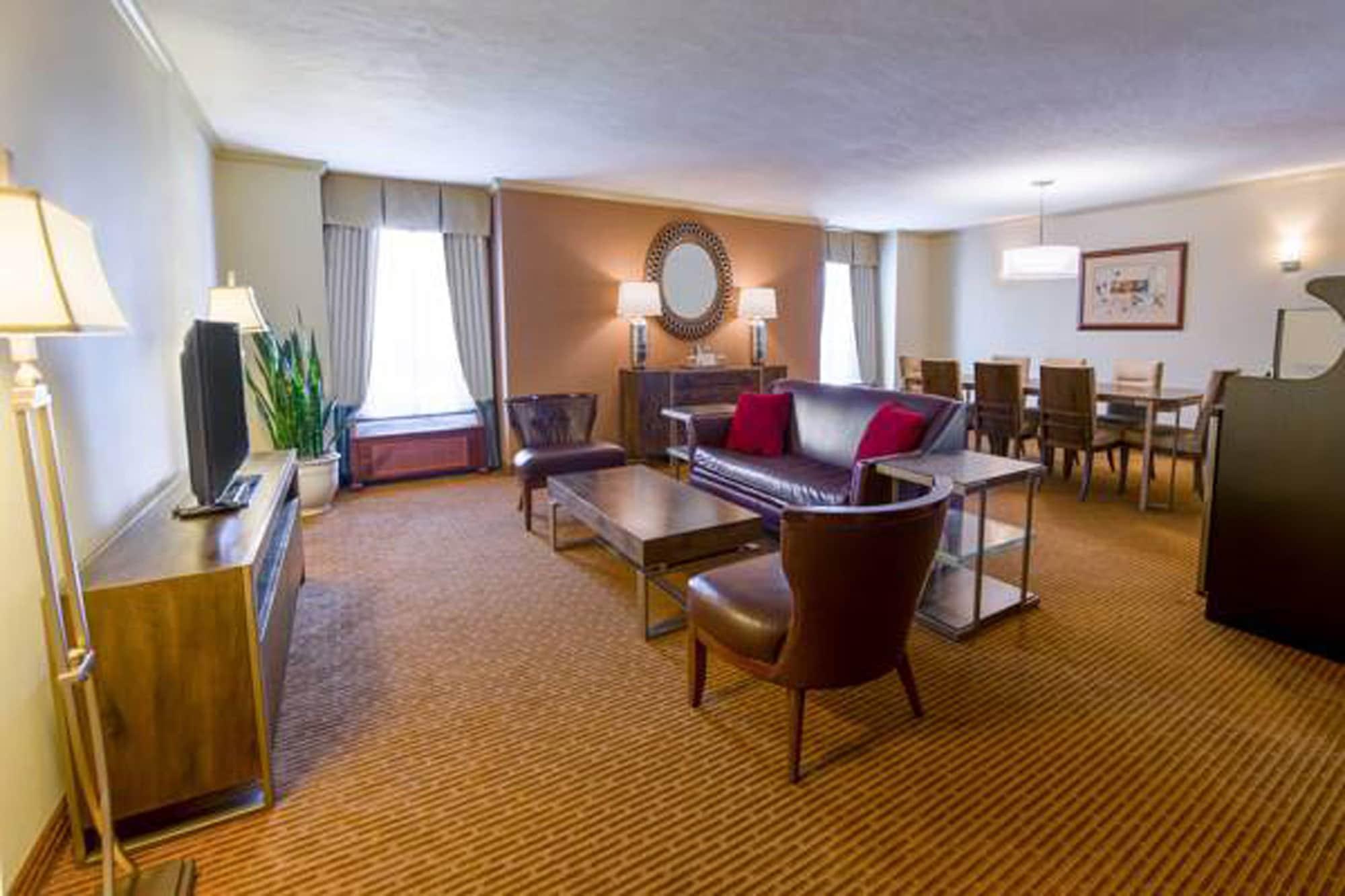 Отель Doubletree By Hilton Philadelphia Airport Экстерьер фото