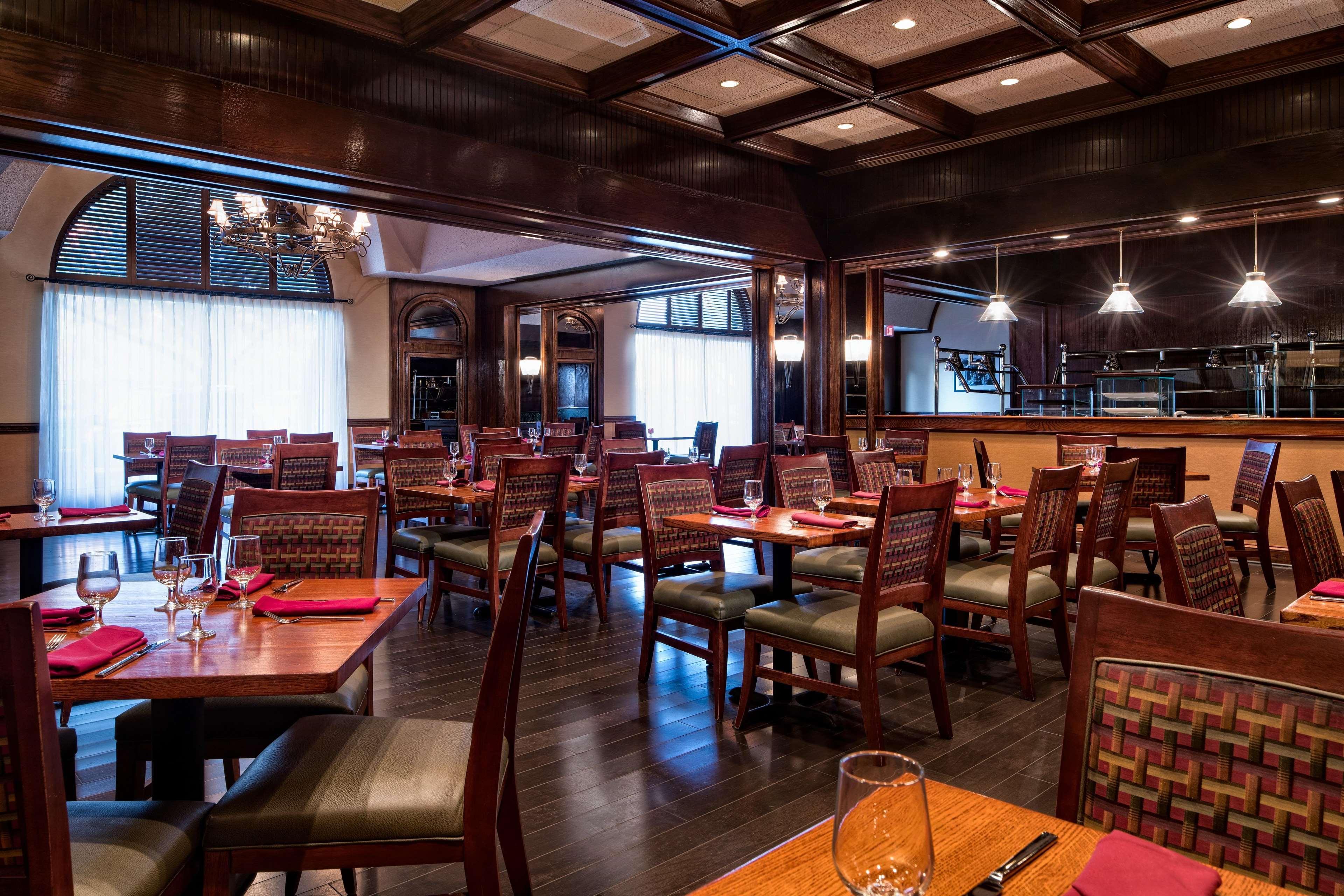 Отель Doubletree By Hilton Philadelphia Airport Экстерьер фото