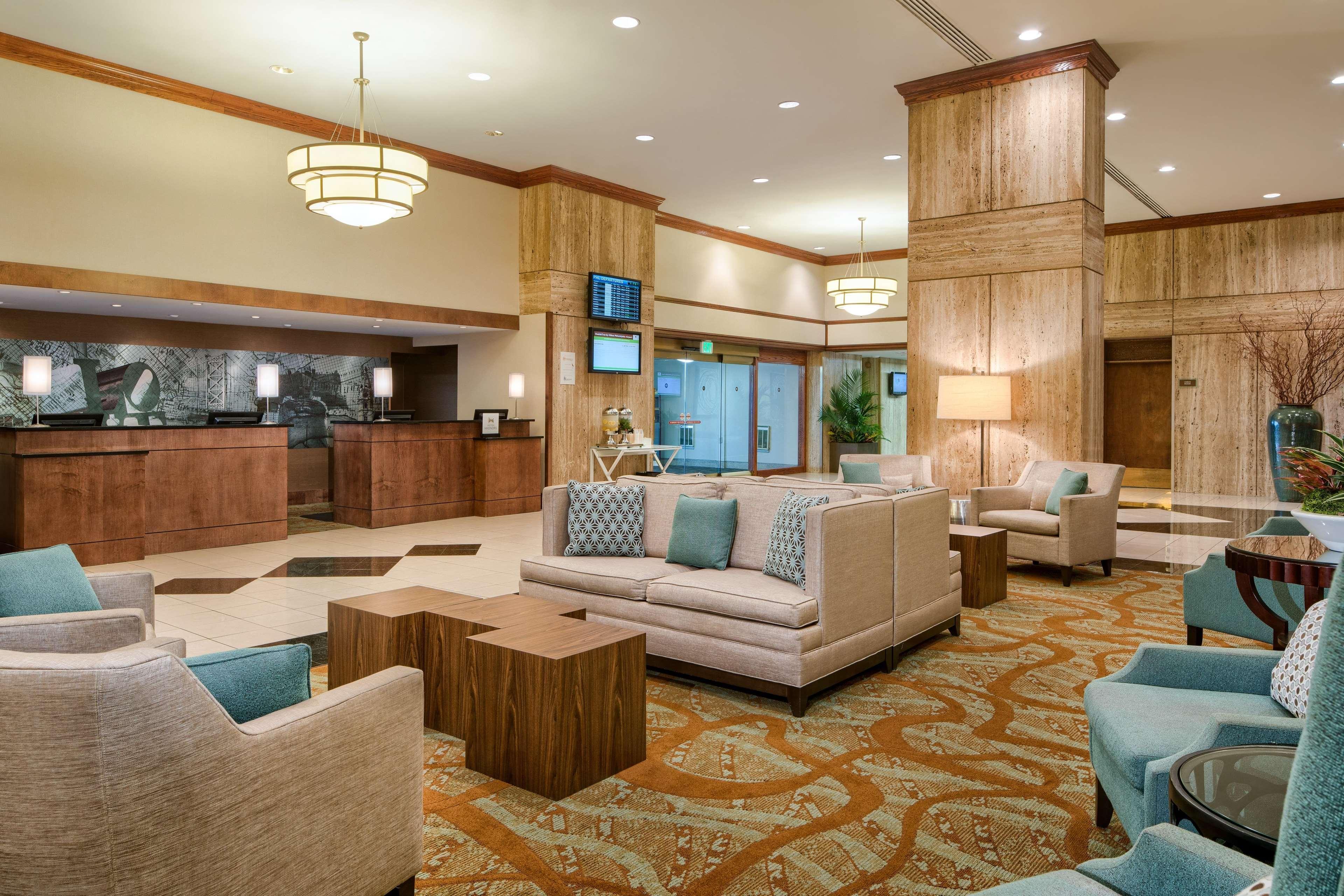 Отель Doubletree By Hilton Philadelphia Airport Экстерьер фото