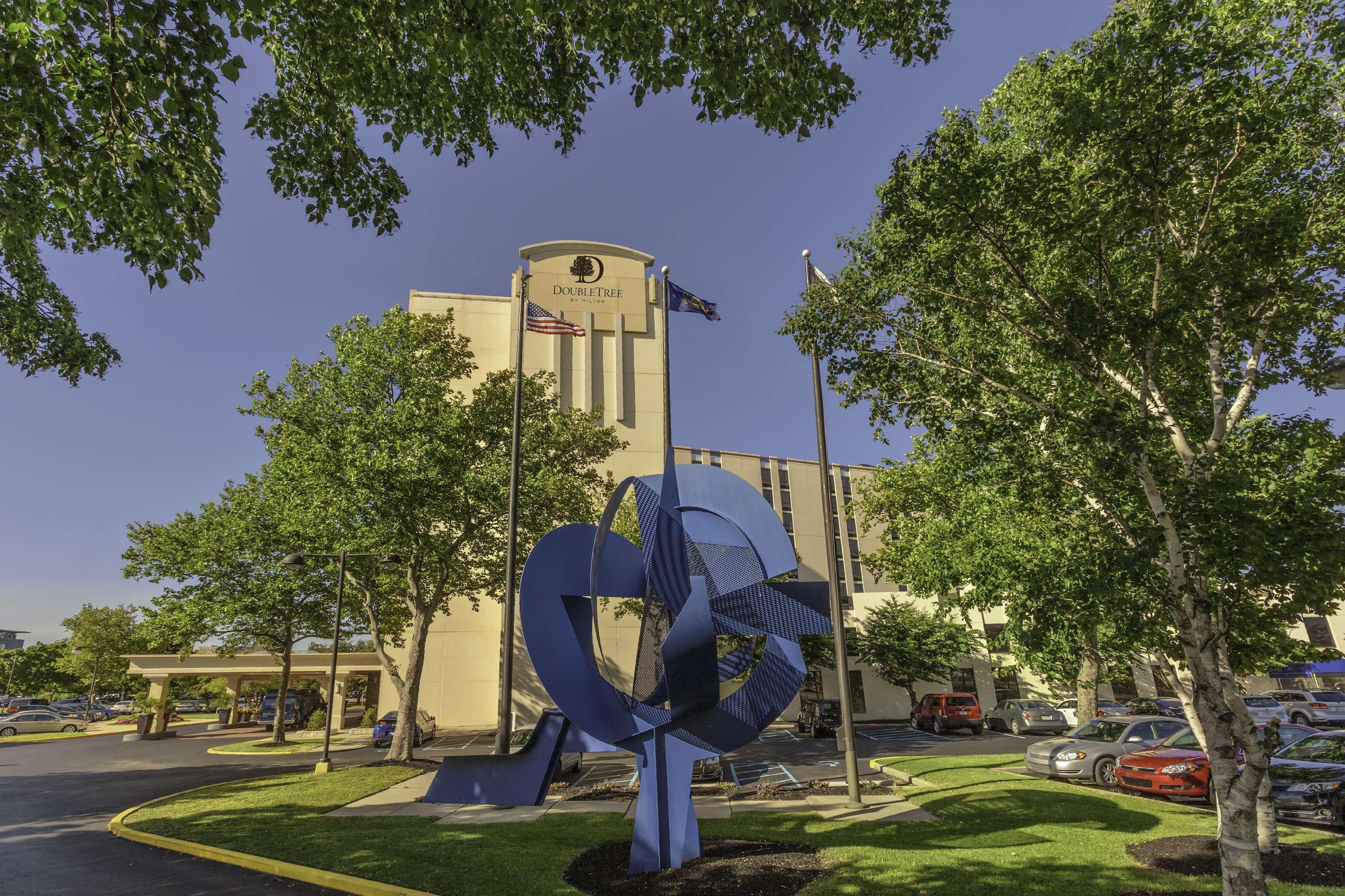 Отель Doubletree By Hilton Philadelphia Airport Экстерьер фото