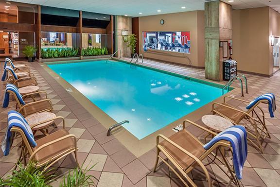 Отель Doubletree By Hilton Philadelphia Airport Экстерьер фото
