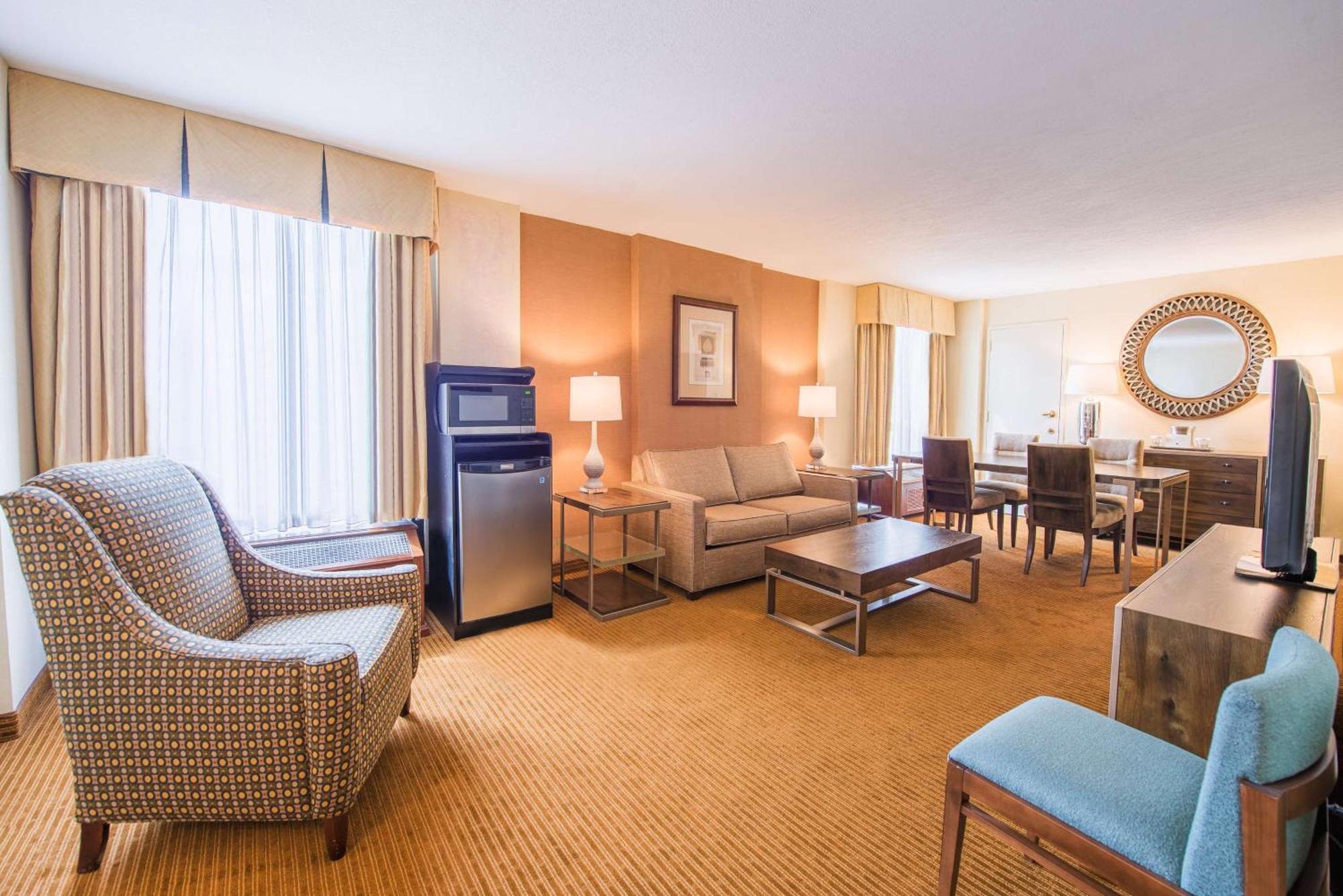 Отель Doubletree By Hilton Philadelphia Airport Экстерьер фото