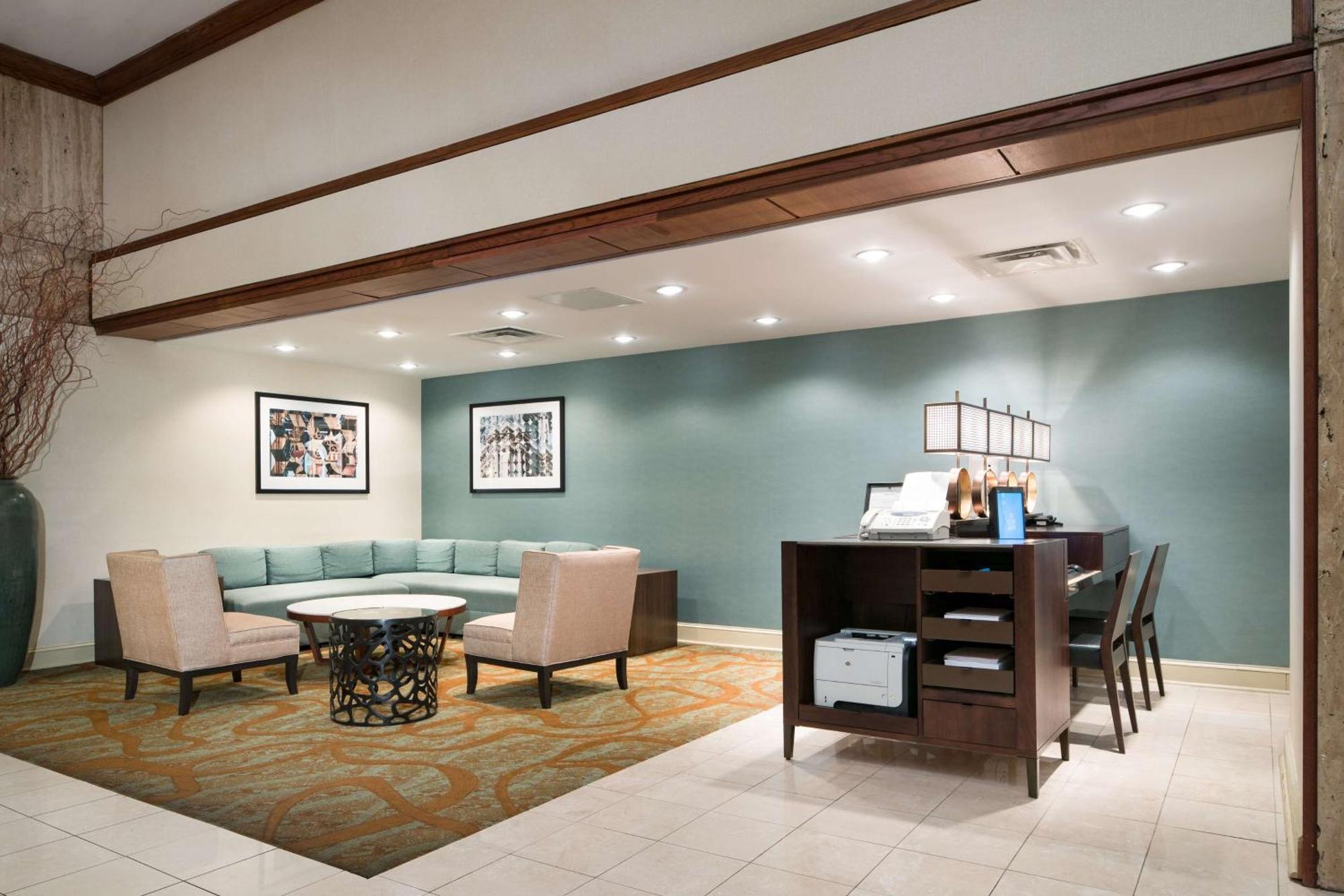 Отель Doubletree By Hilton Philadelphia Airport Экстерьер фото